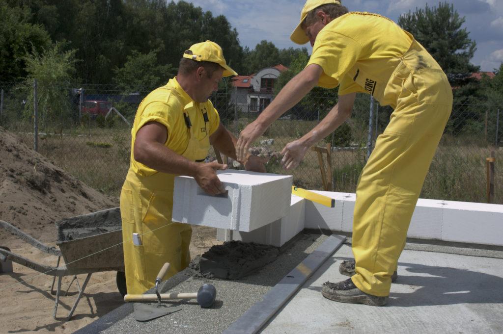 Кладка пергоро ряду газоблоків