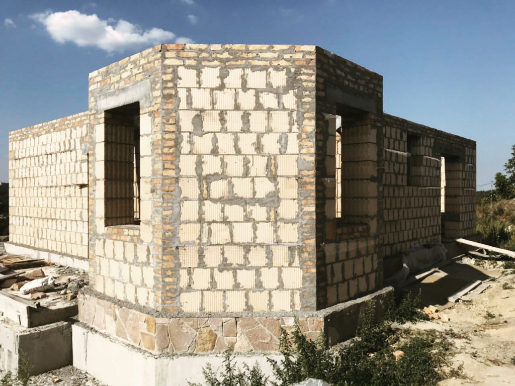 Чи потрібно утеплювати українські керамічні блоки